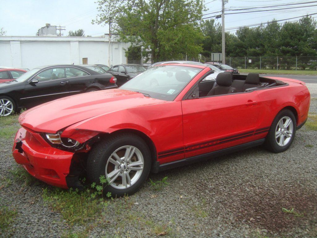 Lightly crashed 2012 Ford Mustang V6 Convertible Rebuildable Repairable