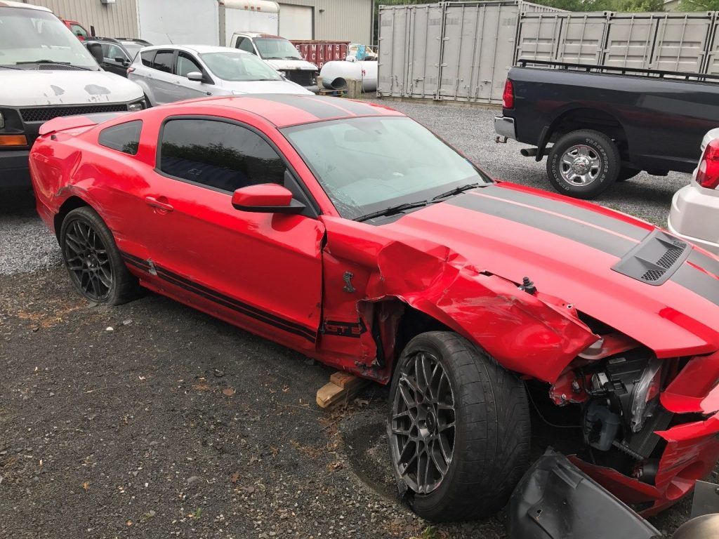 Right wheel damage 2014 Ford Mustang Shelby GT500 repairable