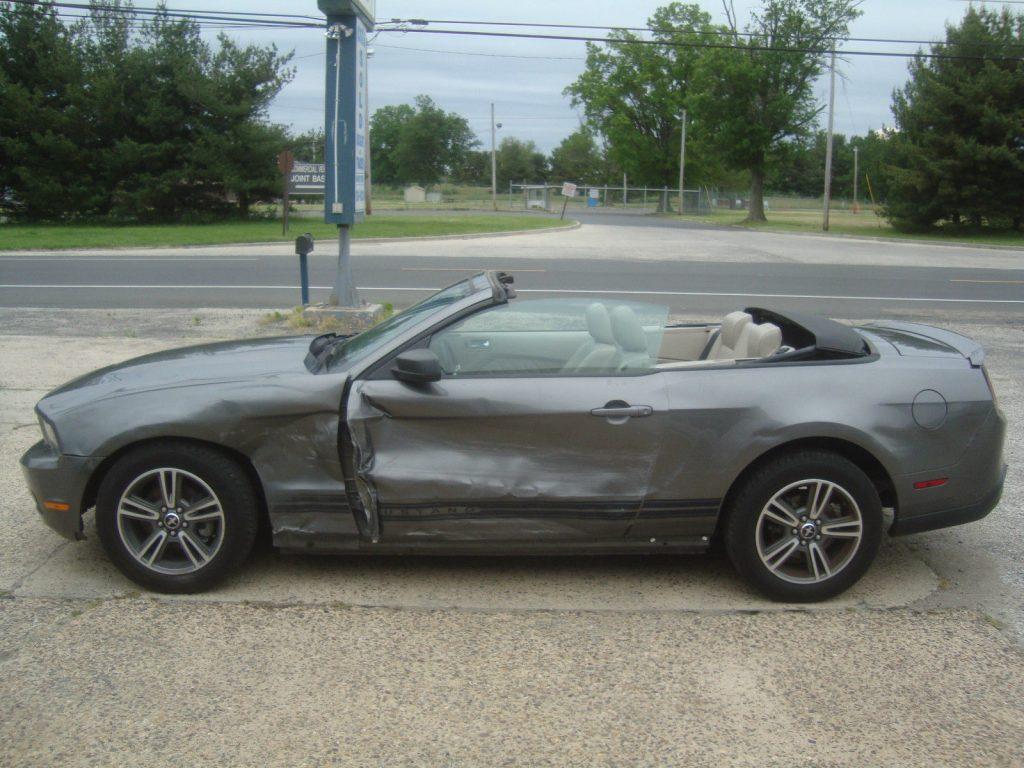 Good airbags 2010 Ford Mustang V6 Convertible Rebuildable Repairable