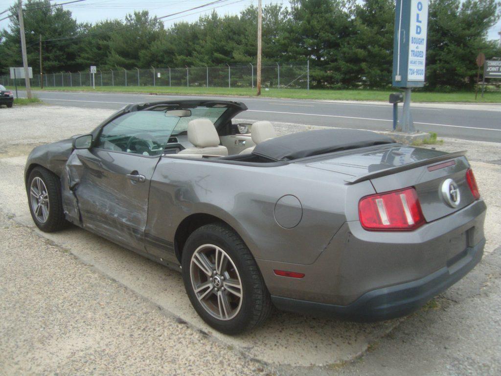 Good airbags 2010 Ford Mustang V6 Convertible Rebuildable Repairable