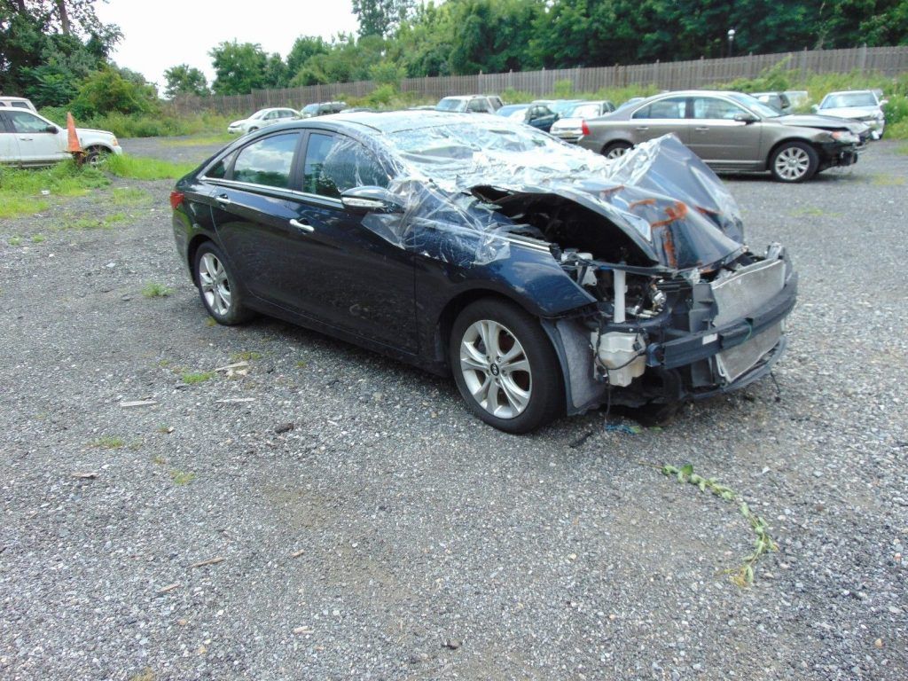 Serious damage 2012 Hyundai Sonata repairable