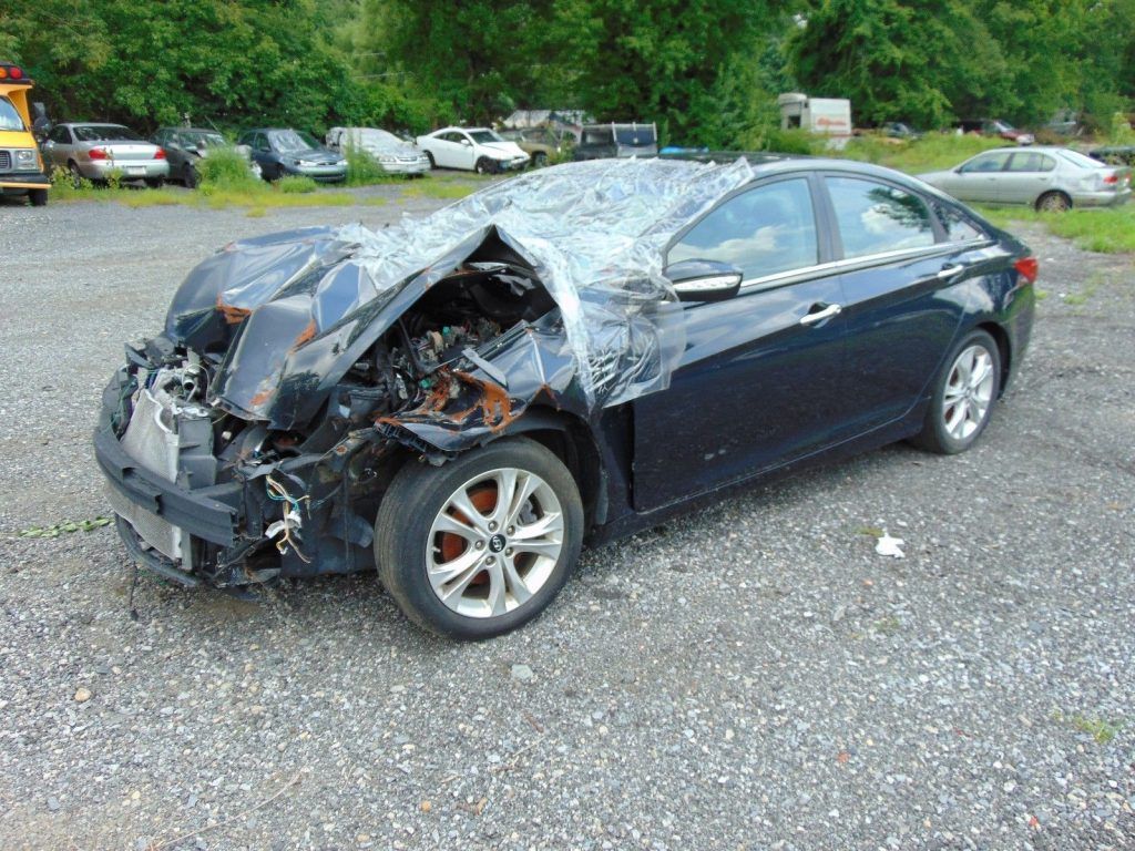 Serious damage 2012 Hyundai Sonata repairable