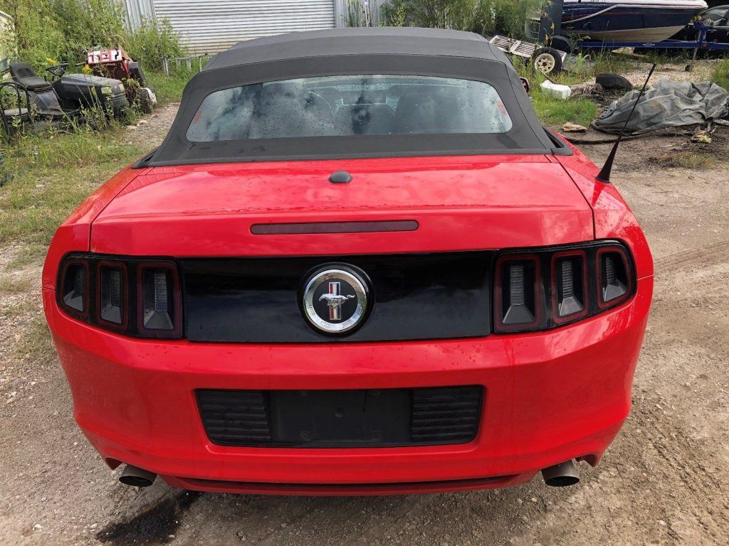 fine running 2013 Ford Mustang V6 Convertible Repairable