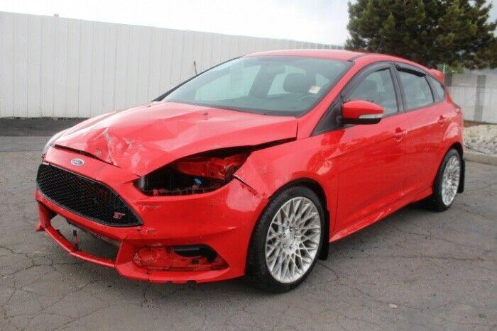 extra clean 2016 Ford Focus ST repairable