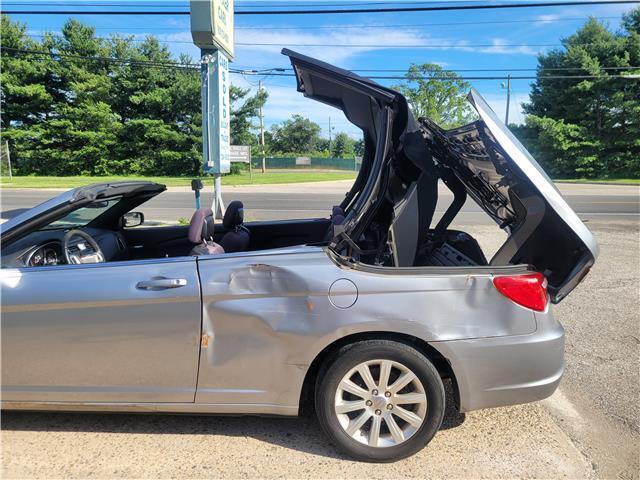 2013 Chrysler 200 Series V4 Convertible Repairable [front and side damage]
