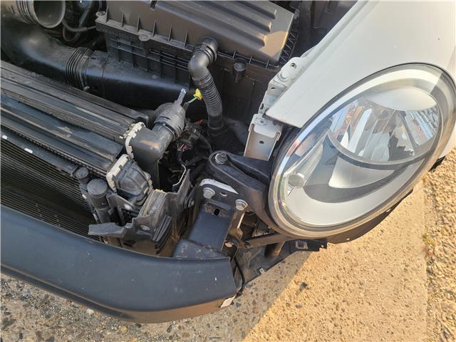 2013 Volkswagen New Beetle Convertible repairable [light front damage]