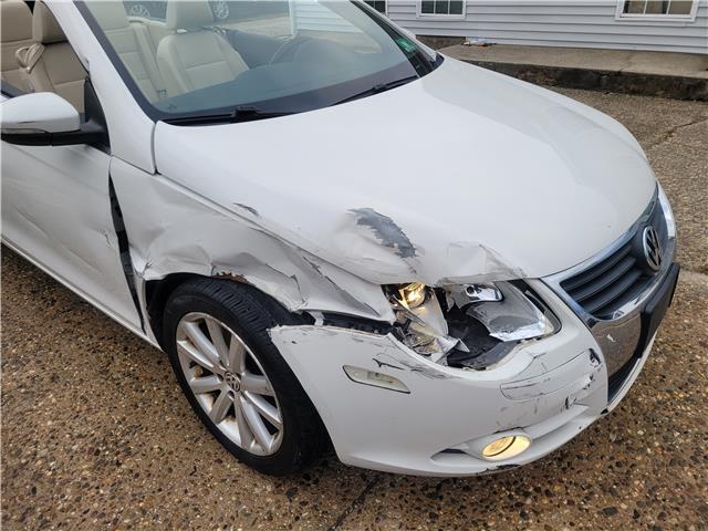 2011 Volkswagen Eos Komfort Convertible repairable [light front end damage]